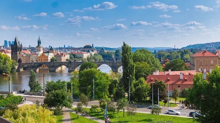 Süit ( Prague Castle View)