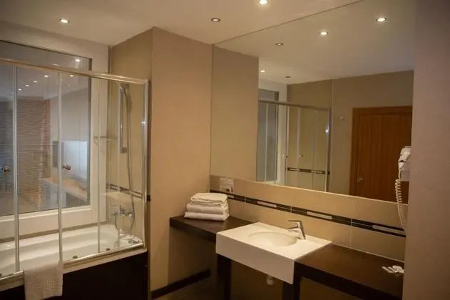 Çift Kişilik, Şehir Manzaralı