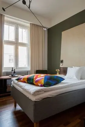 Mini (One Single Bed)