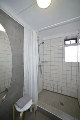 Tek Büyük Yataklı Oda, Ortak Banyo