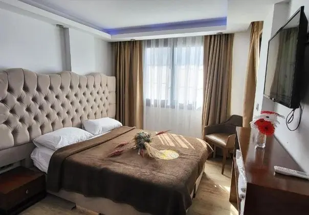 Standart Oda, Kara Tarafı