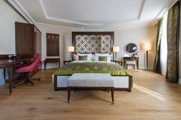 Deluxe Tek Büyük Yataklı Oda