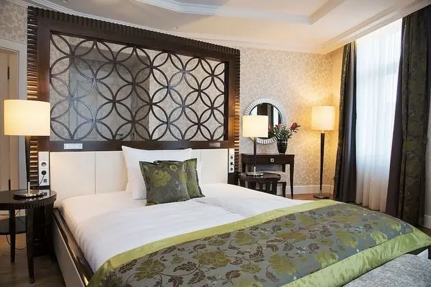 Deluxe Tek Büyük Yataklı Oda