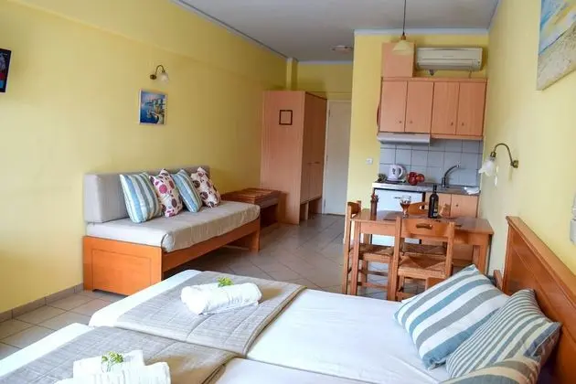 Stüdyo, Havuz Manzaralı