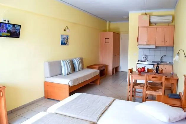 Stüdyo, Havuz Manzaralı