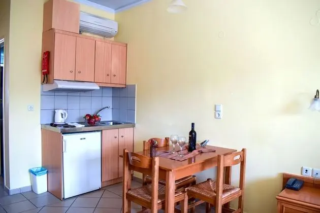 Stüdyo, Havuz Manzaralı