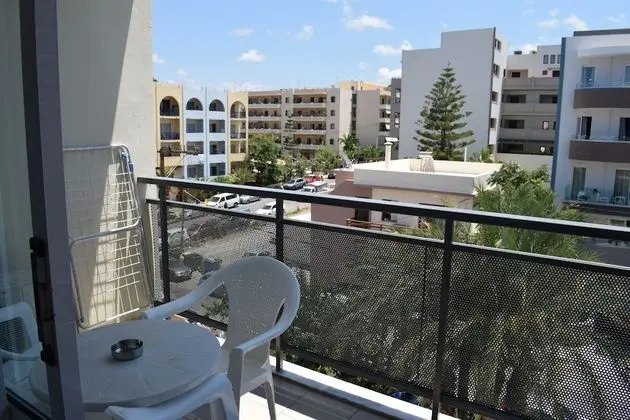 Stüdyo, Havuz Manzaralı