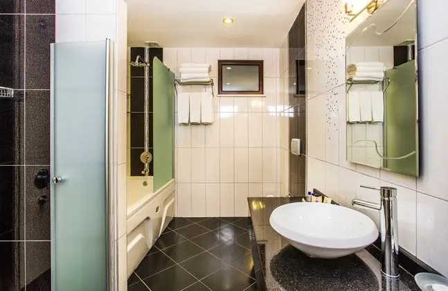 https://imagessl.etstur.com/files/images/hotelImages/TR/209805/l/Kleopatra-Ada-Beach-Hotel-Oda-273679.jpg