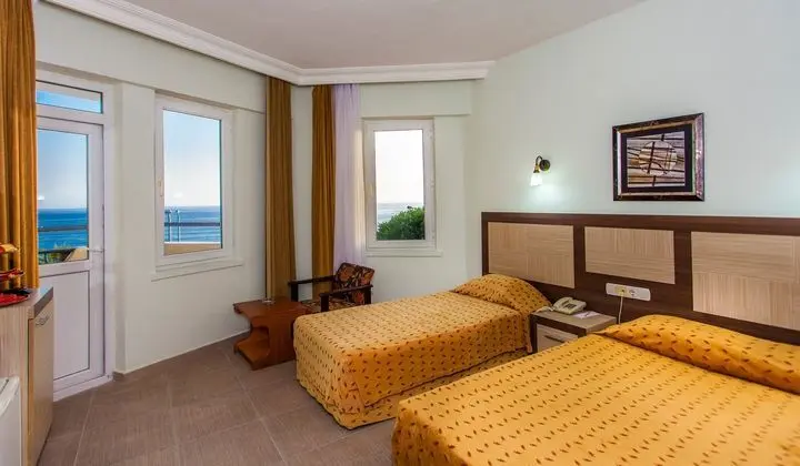 https://imagessl.etstur.com/files/images/hotelImages/TR/209806/l/Kleopatra-Beach-Hotel-Oda-273719.jpg