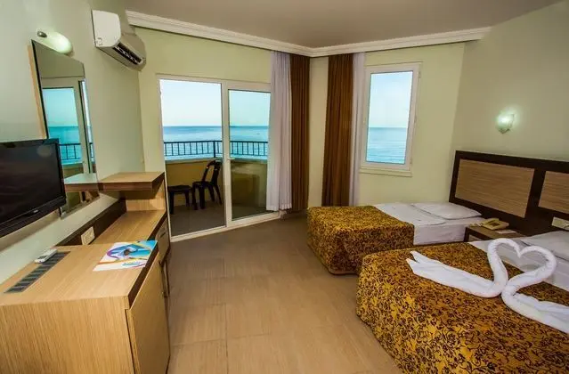 https://imagessl.etstur.com/files/images/hotelImages/TR/209806/l/Kleopatra-Beach-Hotel-Oda-273724.jpg