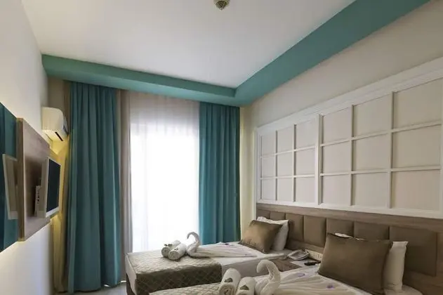 Kara Manzaralı 1 Çift Kişilik Veya 2 Tek Kişilik Yatak