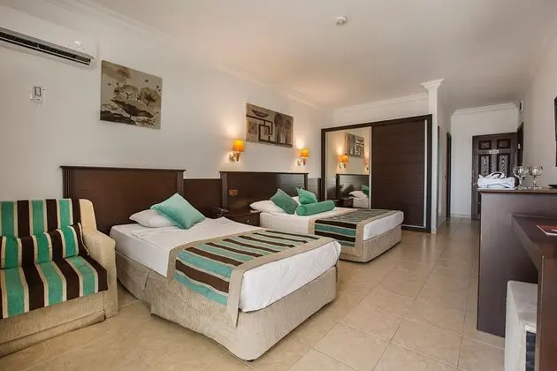 https://imagessl.etstur.com/files/images/hotelImages/TR/209809/l/Kleopatra-Royal-Palm-Hotel-Oda-273765.jpg