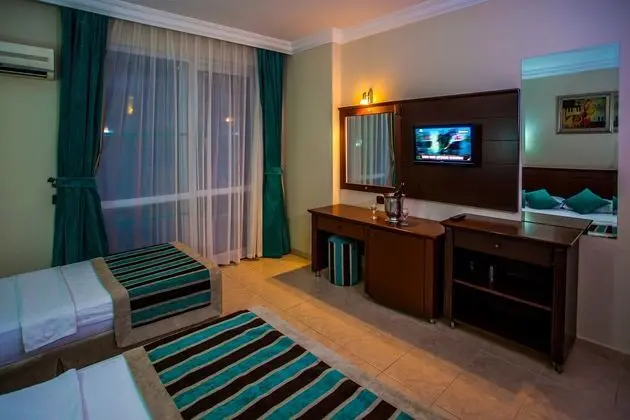 https://imagessl.etstur.com/files/images/hotelImages/TR/209809/l/Kleopatra-Royal-Palm-Hotel-Oda-273766.jpg