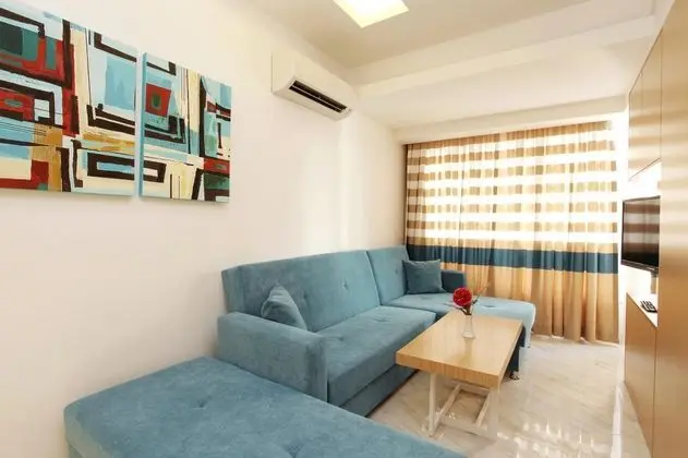 Studio, Havuz Manzaralı