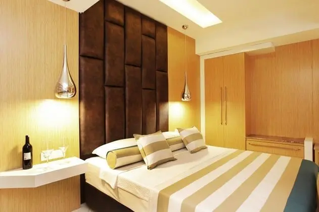 Studio, Havuz Manzaralı
