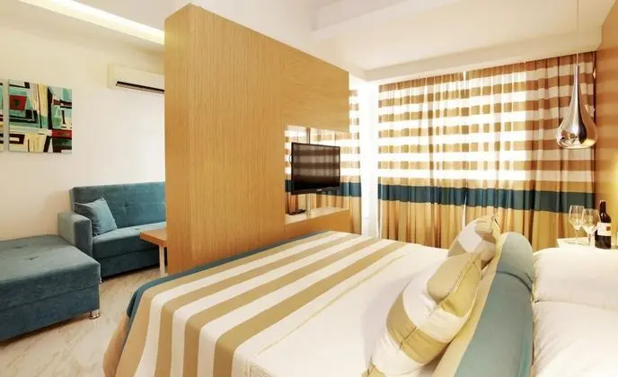 Studio, Havuz Manzaralı