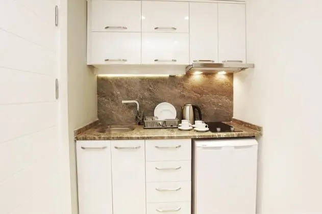 Studio, Havuz Manzaralı