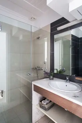 Tek Büyük veya İki Ayrı Yataklı Oda, Deniz Manzaralı