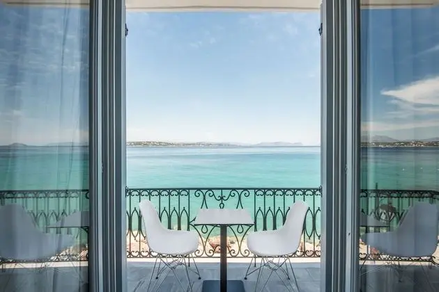 Tek Büyük veya İki Ayrı Yataklı Oda, Deniz Manzaralı