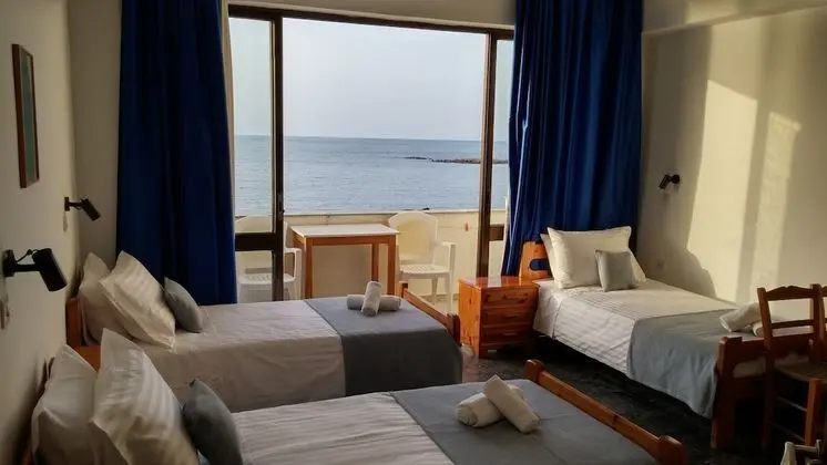 Üç Kişilik Oda, Deniz Manzaralı