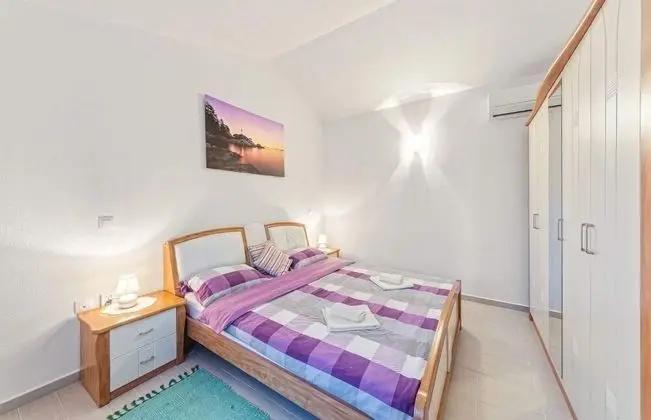 Ev (Klo - with pool - H(8))