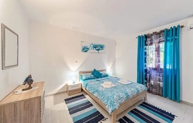 Ev (Klo - with pool - H(8))