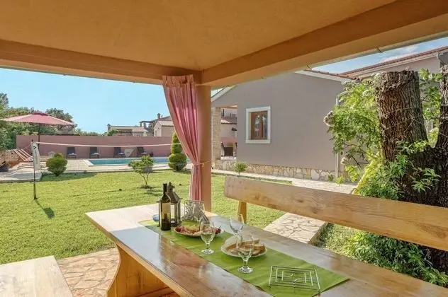 Ev (Klo - with pool - H(8))