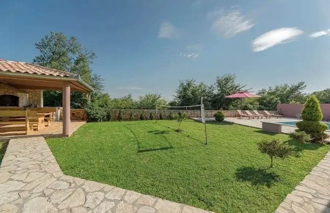 Ev (Klo - with pool - H(8))