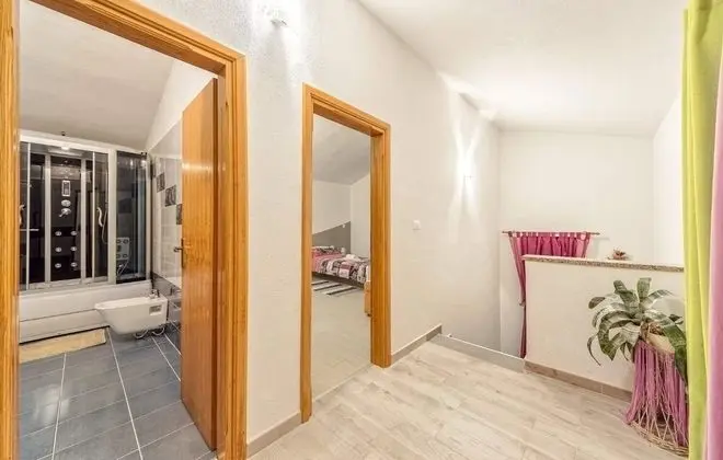 Ev (Klo - with pool - H(8))