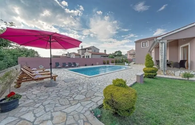 Ev (Klo - with pool - H(8))