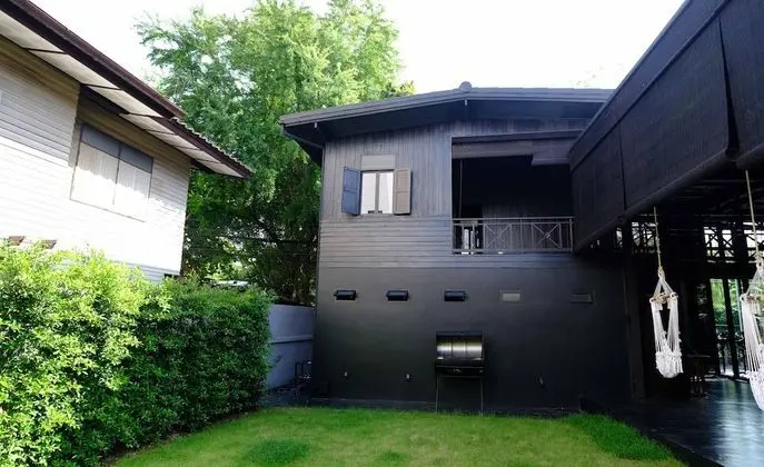 6-Bed Female Dormitory with Shared Bathroom
