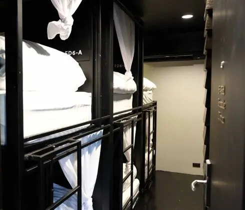 6-Bed Female Dormitory with Shared Bathroom