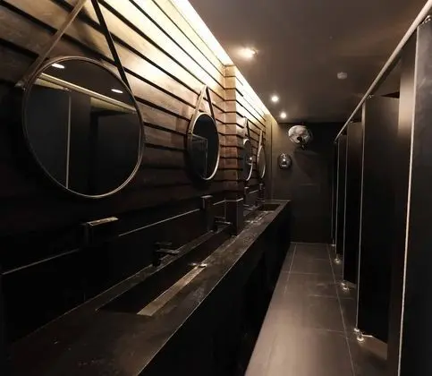 6-Bed Female Dormitory with Shared Bathroom
