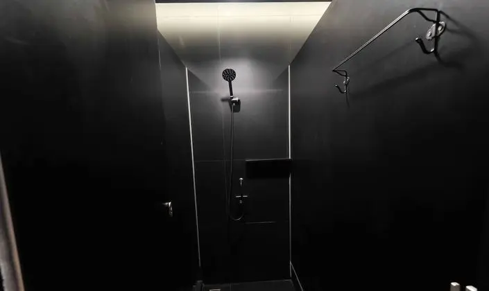 6-Bed Female Dormitory with Shared Bathroom