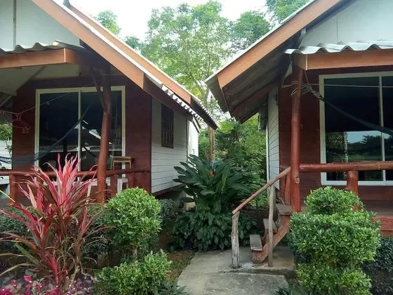 Standard Bungalow, Fan