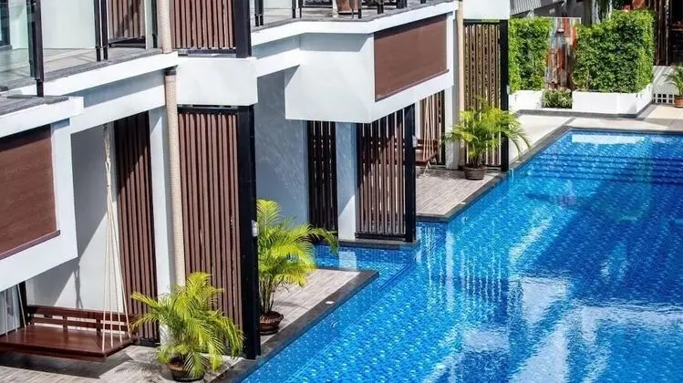 Grand Pool