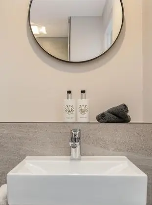 Basic Tek Büyük Yataklı Oda, Şehir Manzaralı (Pods)