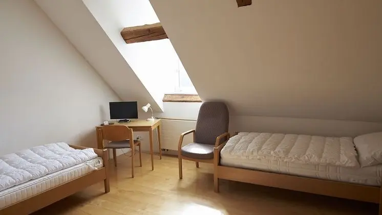 Basic Tek Büyük Yataklı Oda