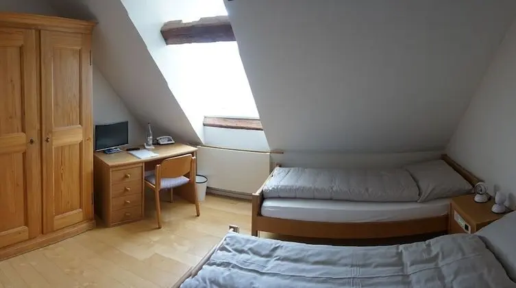 Basic Tek Büyük Yataklı Oda