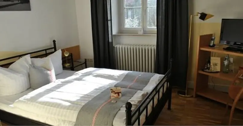 Classic Tek Büyük Yataklı Oda