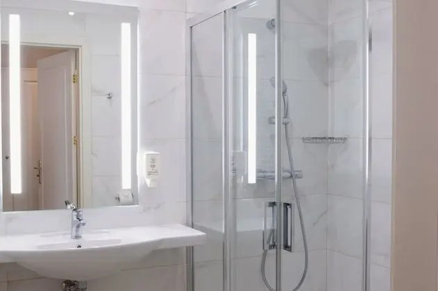 Deluxe Tek Büyük veya İki Ayrı Yataklı Oda