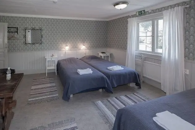 Üç Kişilik Oda, Ortak Banyo