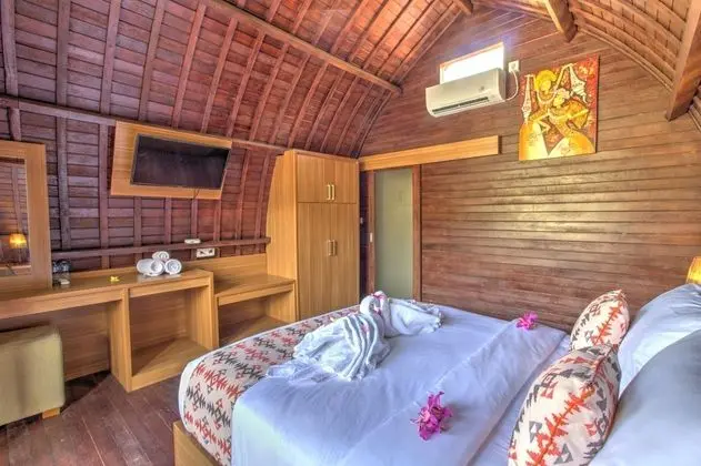 Deluxe Oda, Havuz Manzaralı