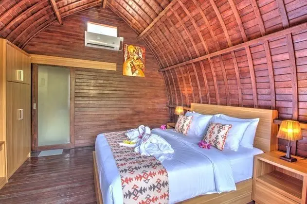 Deluxe Oda, Havuz Manzaralı