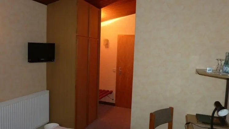 Classic Tek Büyük Yataklı Oda