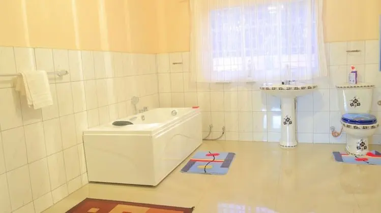 Deluxe Tek Büyük veya İki Ayrı Yataklı Oda (Self-catering)