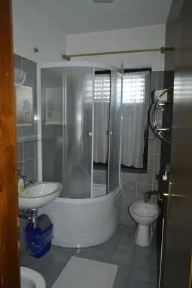 Büyük Yataklı Tek Kişilik Oda