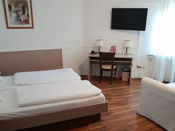 Tek Büyük Yataklı Oda, Banyolu/Duşlu