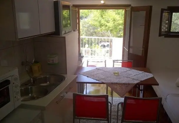 Ev (Knez - with private pool - H(8+6))