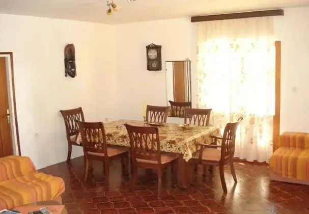 Ev (Knez - with private pool - H(8+6))